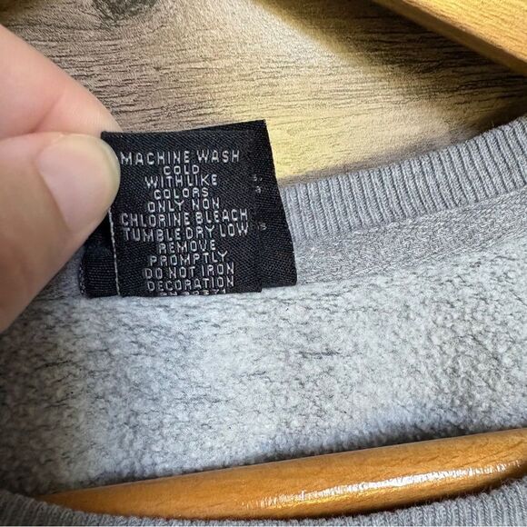 Gryffindor Gray Sweatshirt - Picture 10 of 10